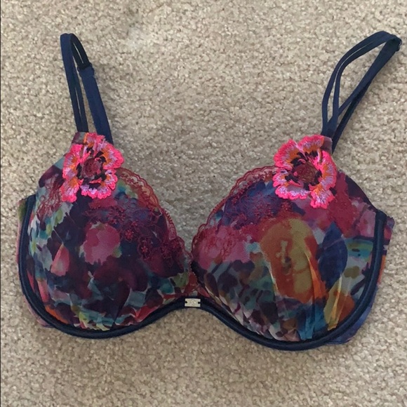 Victoria's Secret Other - Floral VS push-up bra with lace detailing